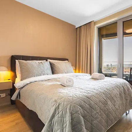 Apartment Sky Park's Royal Castle View *